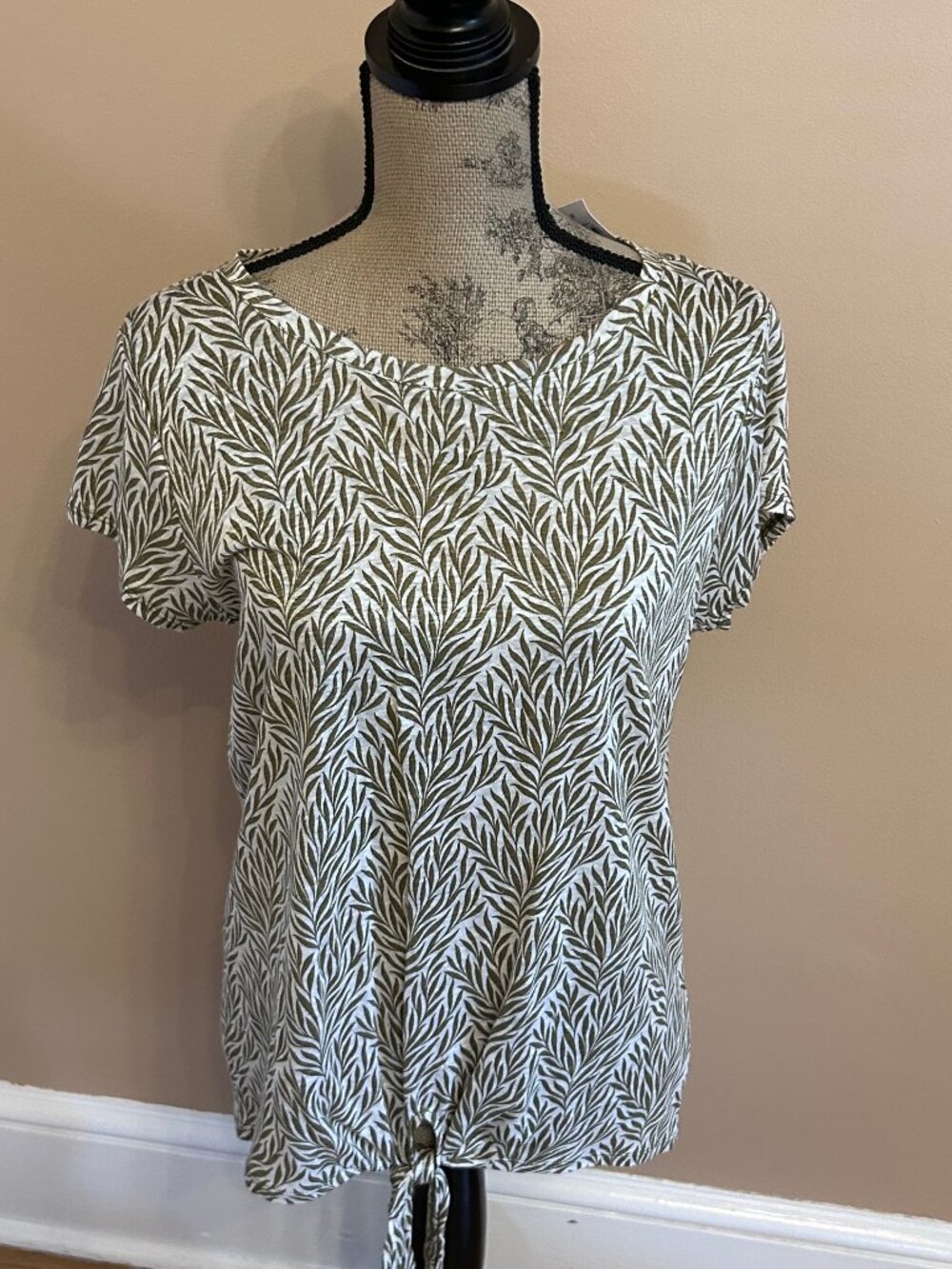 LOFT Women's Linen Floral print green/off white cap sleeve top Tie Front NWT M